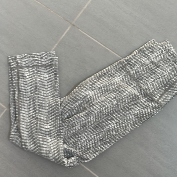 BLUE REVOLVE workout leggings never worn- Lululemon worn lightly - Picture 2 of 4